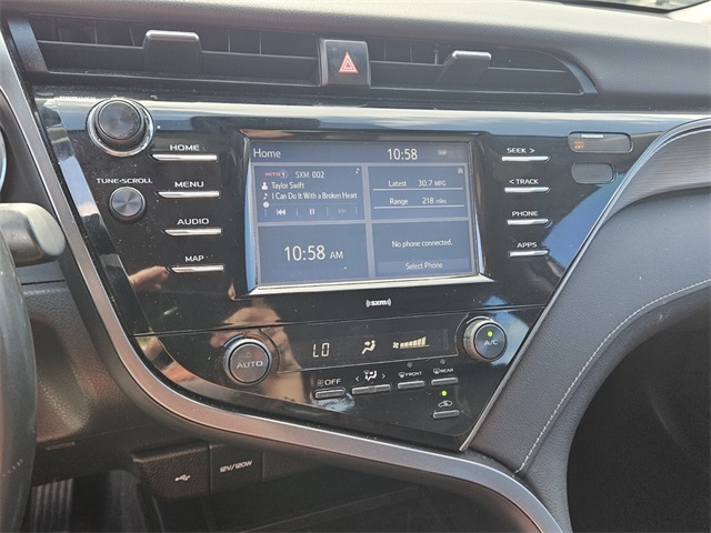 2020 Toyota Camry SE photo 18