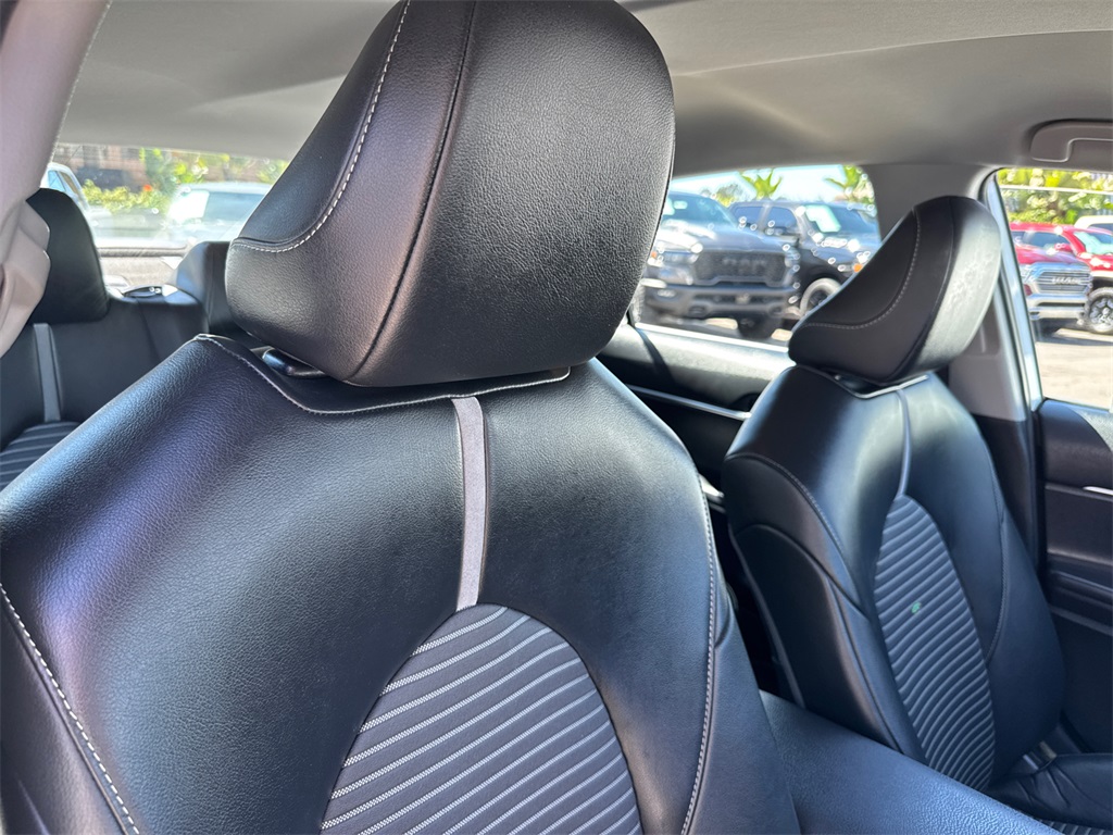 2022 Toyota Camry SE photo 14