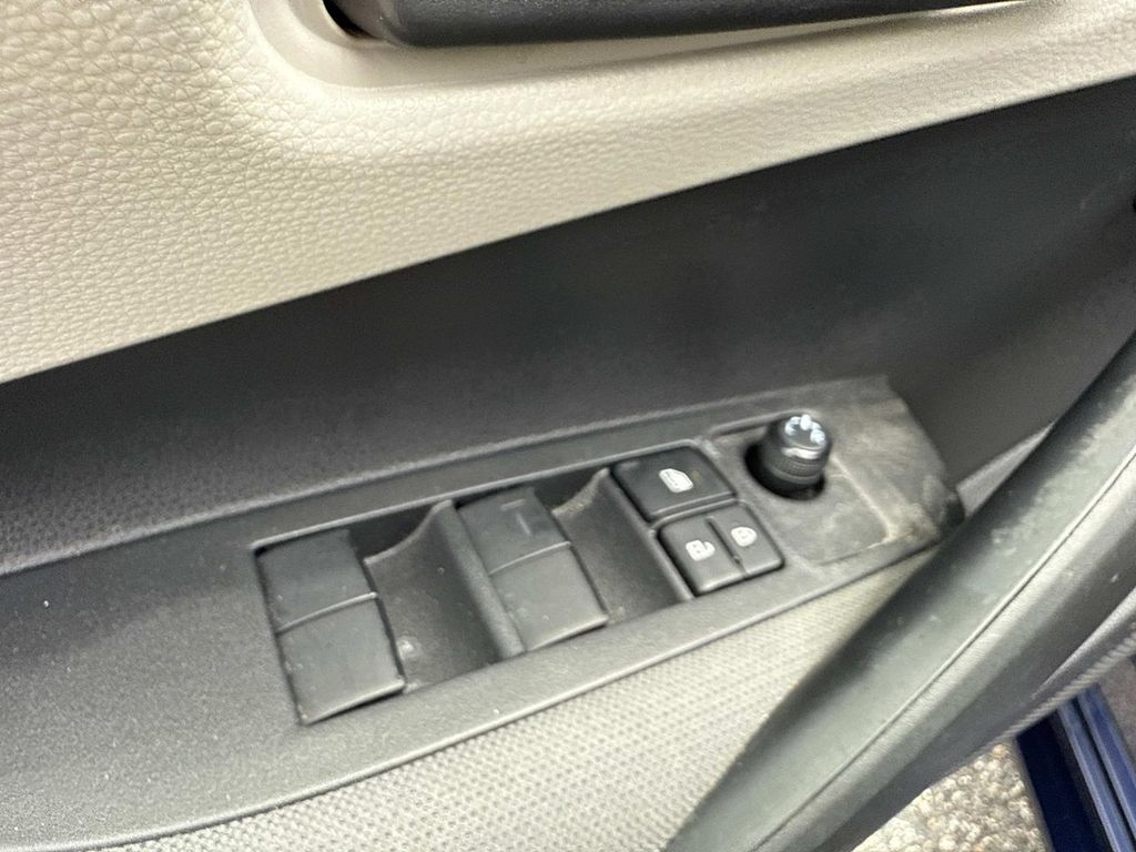 2022 Toyota Corolla LE photo 18