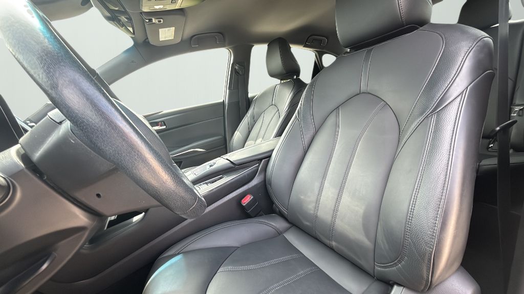 2020 Toyota Avalon XLE photo 9