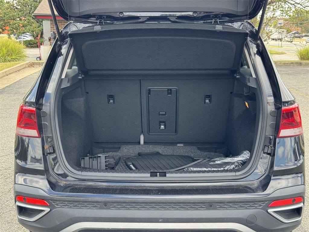 2022 Volkswagen Taos SEL photo 27