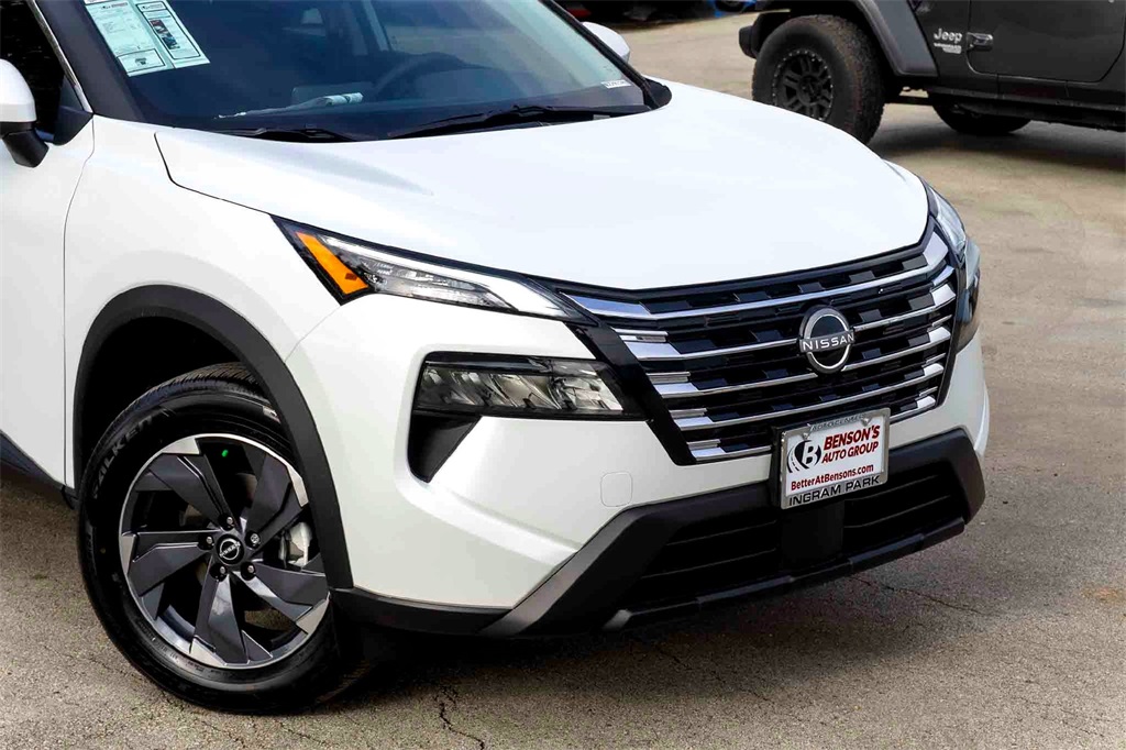 2026 Nissan Rogue SV photo 2