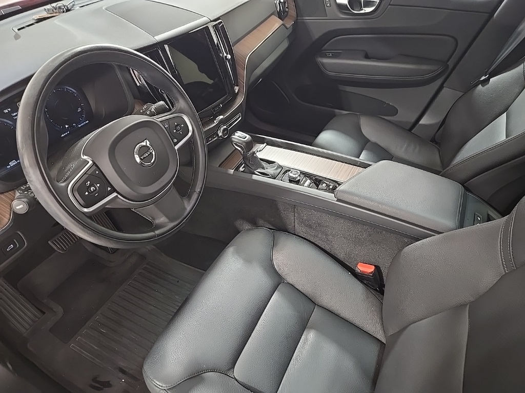 2021 Volvo XC60 T5 Momentum photo 19
