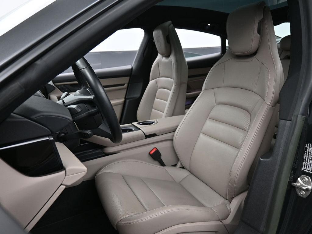 2022 Porsche Taycan Base photo 4