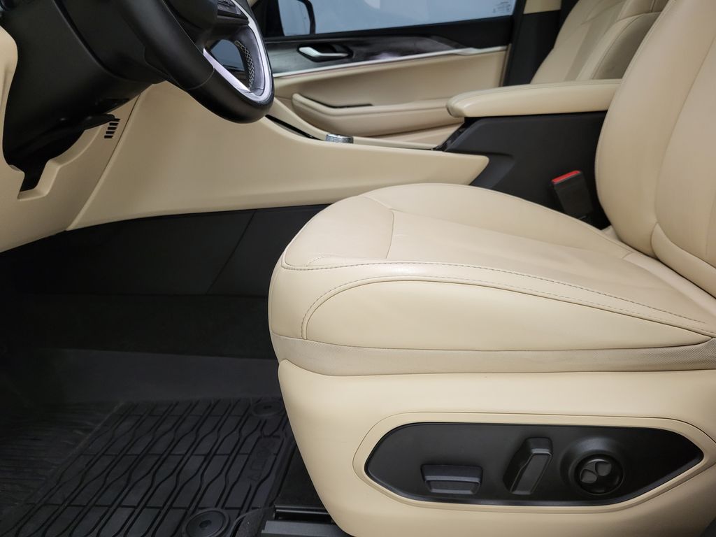 2021 Jeep Grand Cherokee Limited photo 3