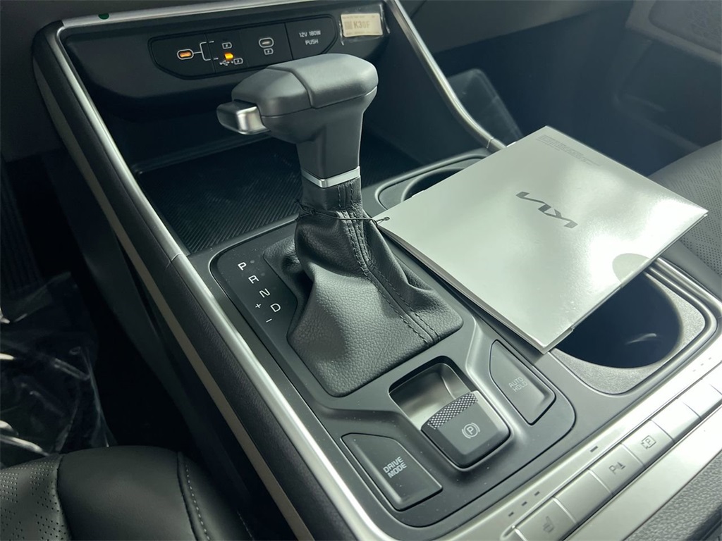 2026 Kia Carnival LX photo 20