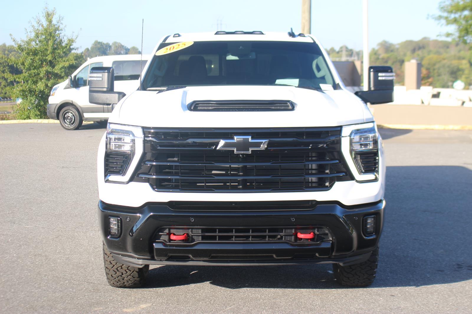 2025 Chevrolet Silverado 2500HD LT photo 2
