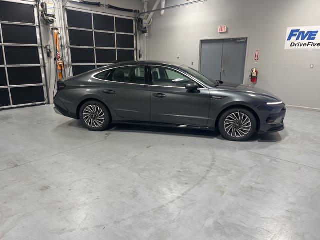 2025 Hyundai Sonata Hybrid SEL's photo
