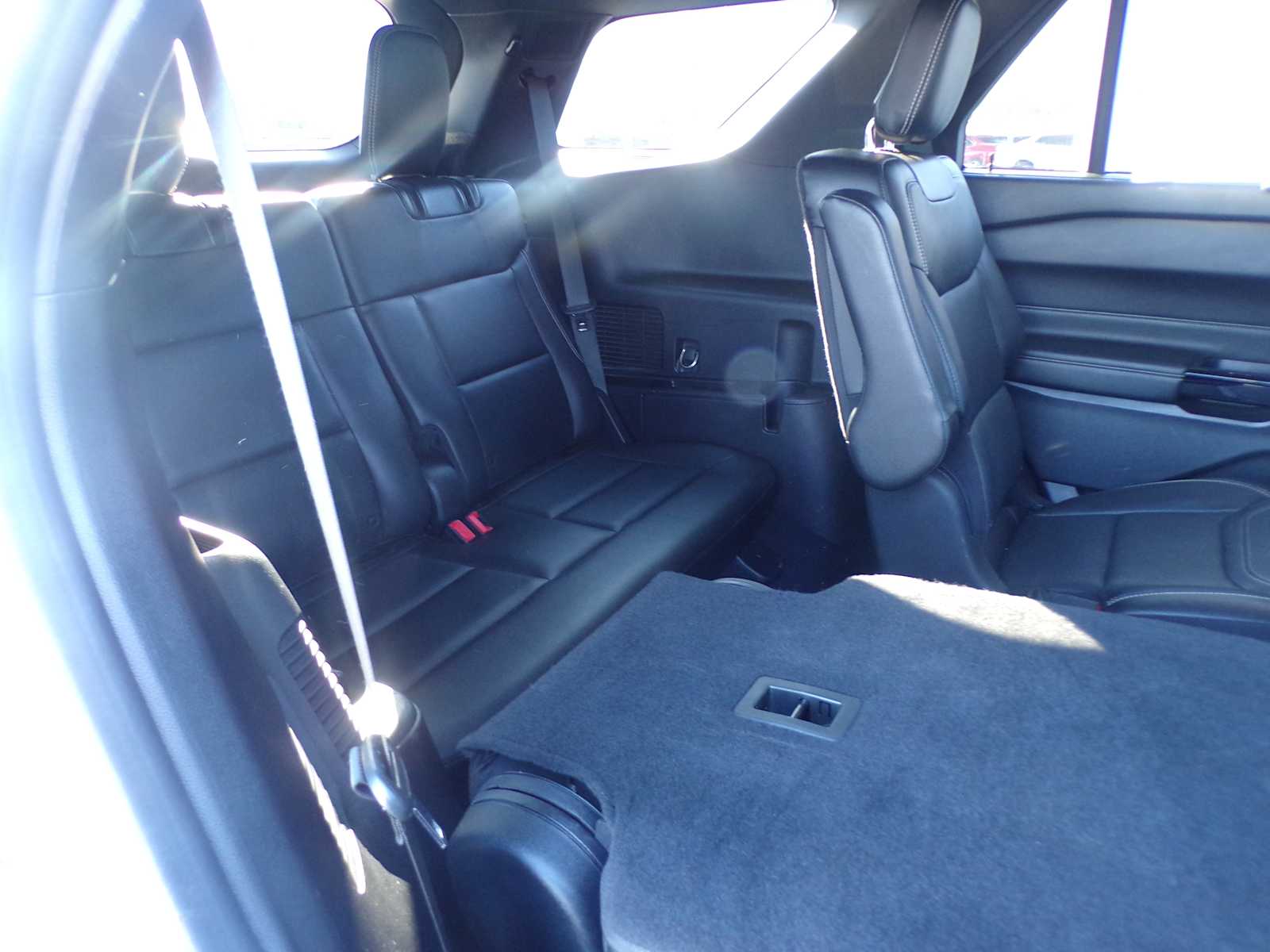 2021 Ford Explorer ST photo 17