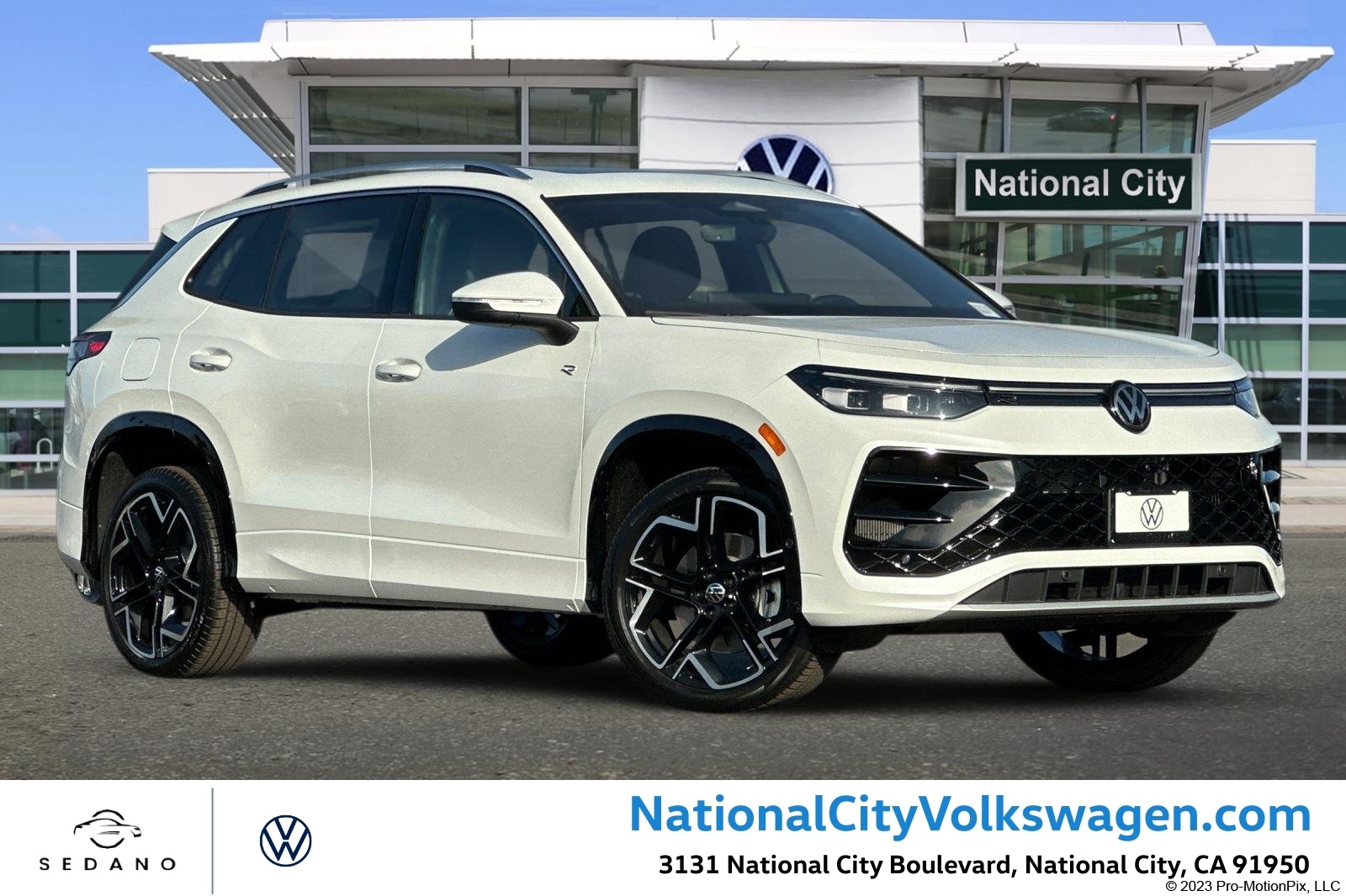 2026 Volkswagen Tiguan SEL R-LINE TURBO's photo