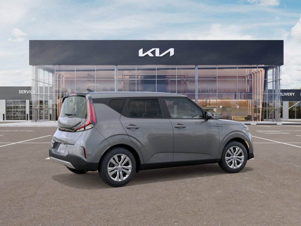 2025 Kia Soul LX's photo