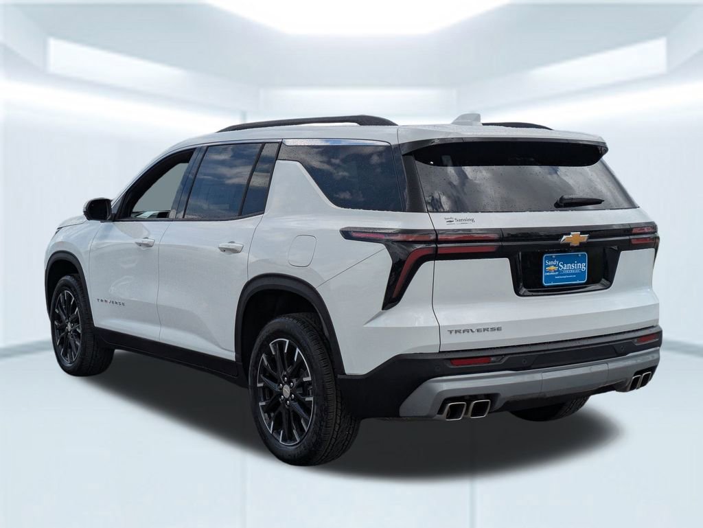2025 Chevrolet Traverse photo 3