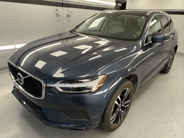 2021 Volvo XC60 Momentum's photo