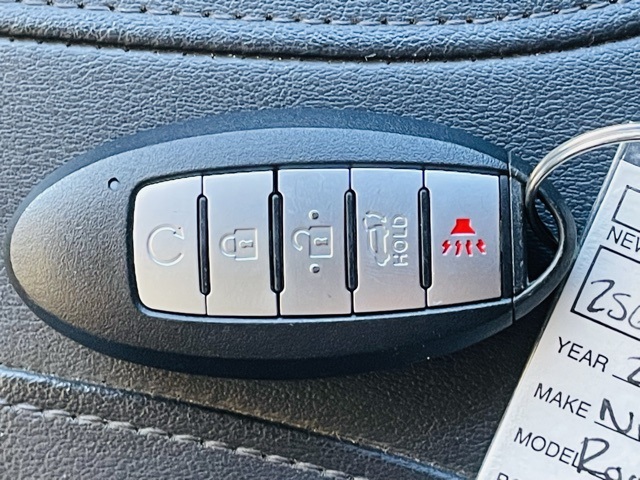 2019 Nissan Rogue SV photo 15
