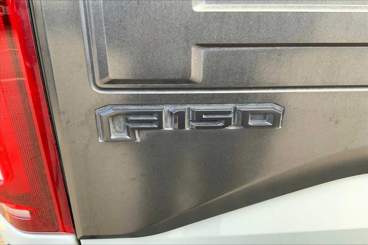 2017 Ford F-150 Raptor photo 26