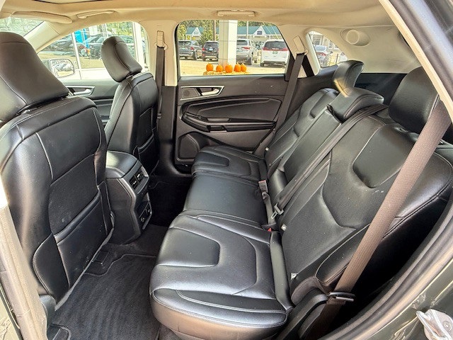 2022 Ford Edge Titanium photo 13