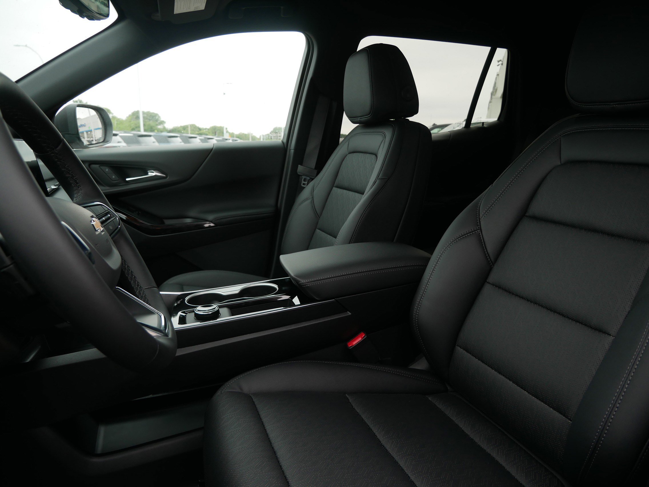 2026 Chevrolet Equinox LT photo 4