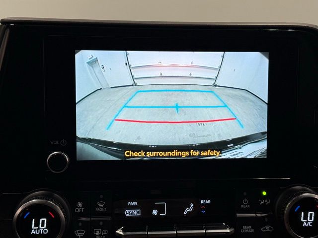 2023 Toyota Highlander LE photo 19