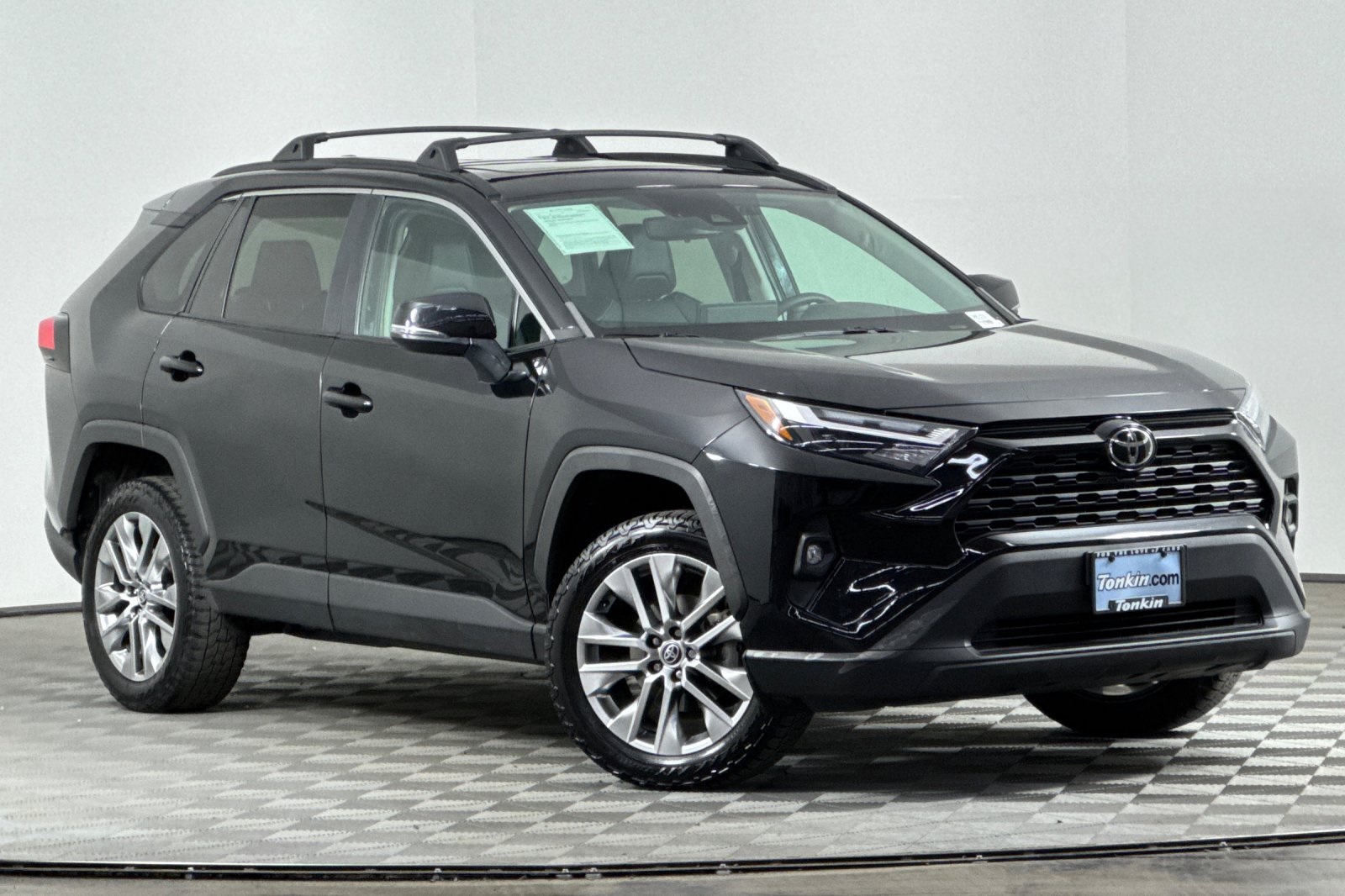 2022 Toyota RAV4 XLE Premium photo 2