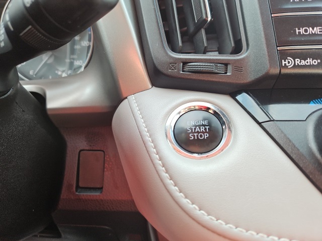 2017 Toyota RAV4 XLE photo 32