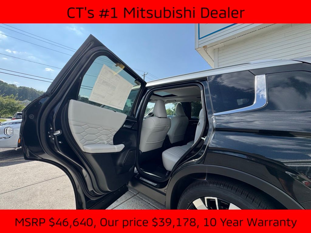 2025 Mitsubishi Outlander SEL photo 9