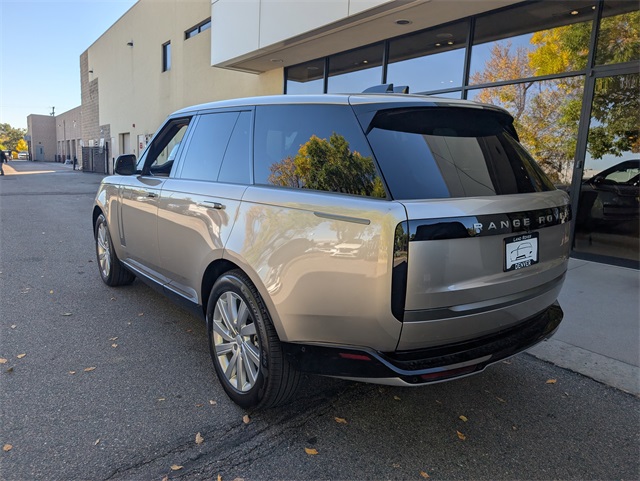 2025 Land Rover Range Rover SE photo 4