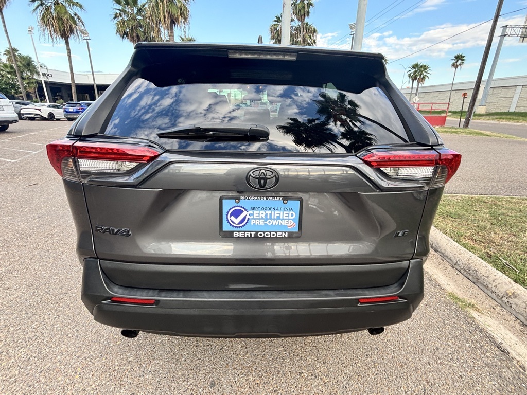 2021 Toyota RAV4 LE photo 4