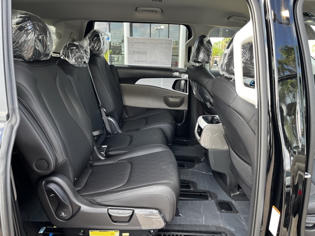 2026 Kia Carnival LXS photo 19