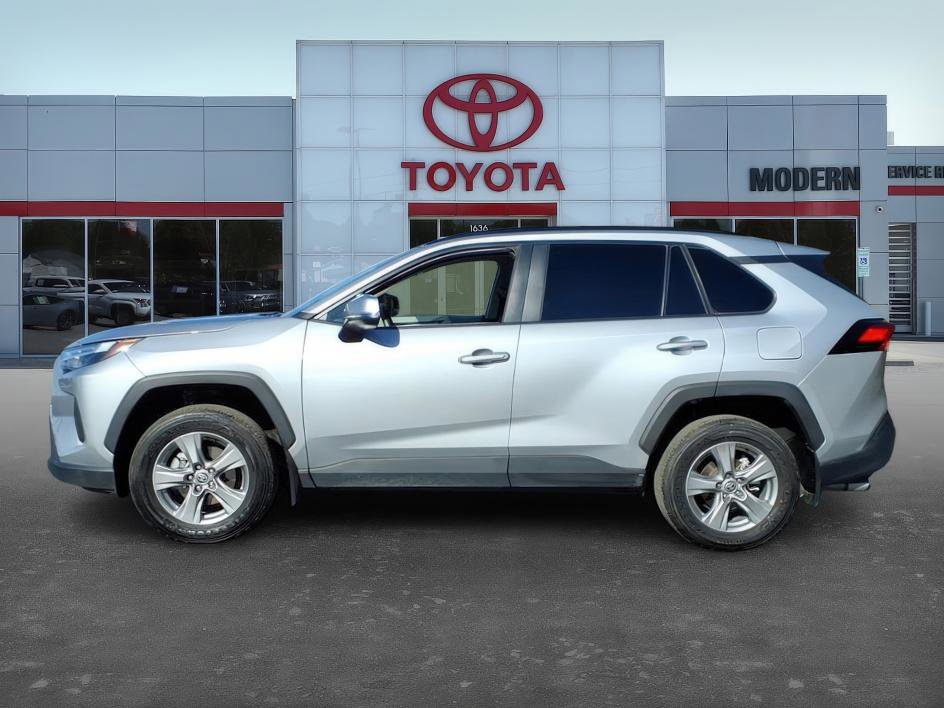 2024 Toyota RAV4 XLE photo 3