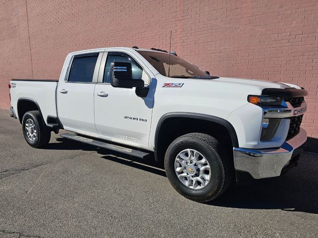 2022 Chevrolet Silverado 2500HD LT photo 2