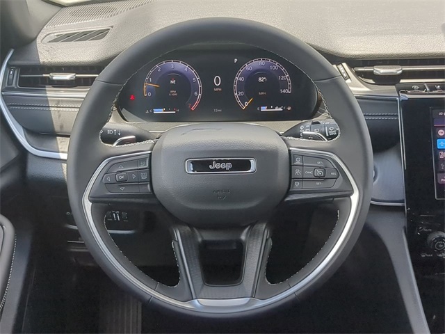 2025 Jeep Grand Cherokee Laredo photo 18