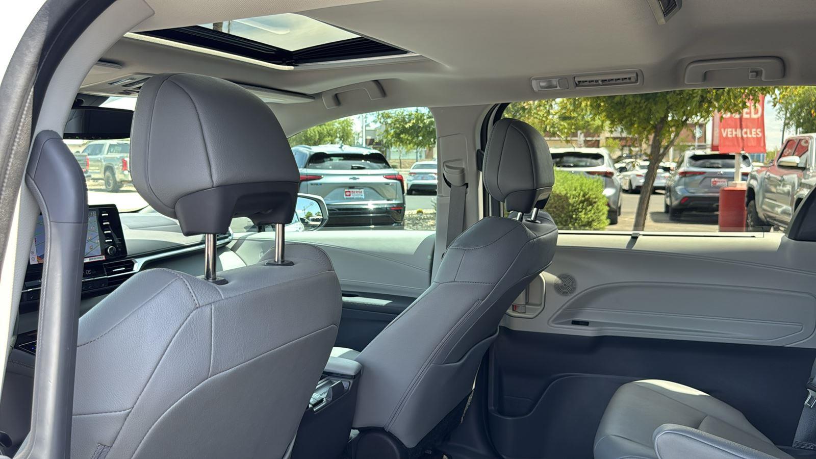 2024 Toyota Sienna XLE photo 27