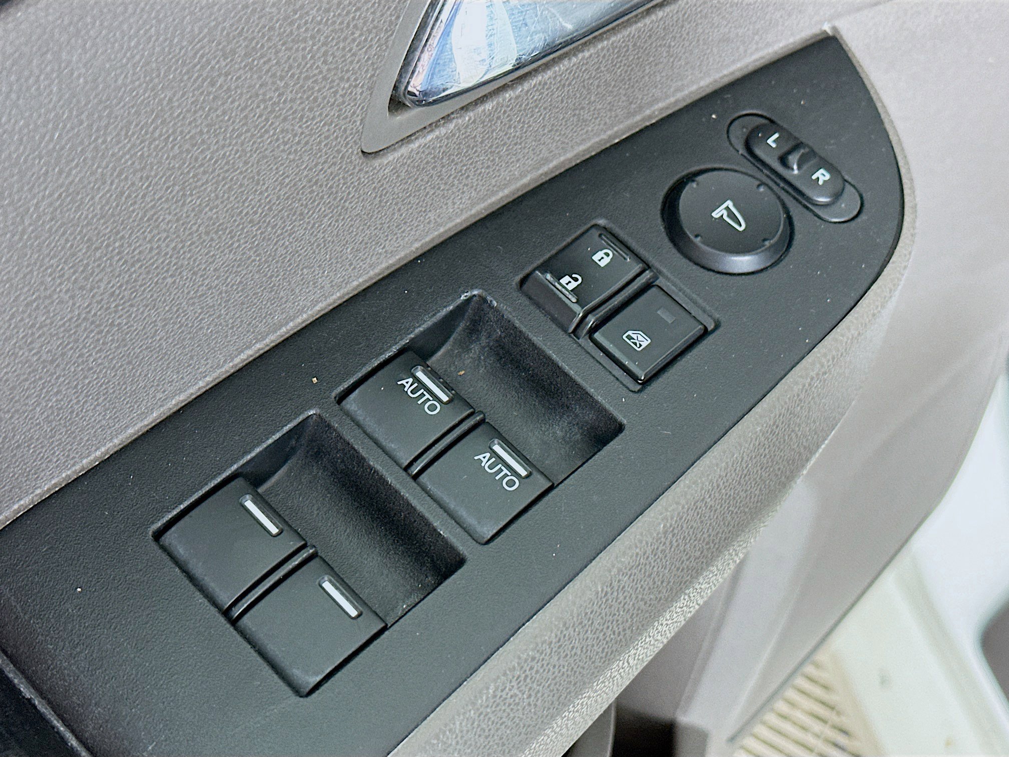 2014 Honda Odyssey Touring photo 17