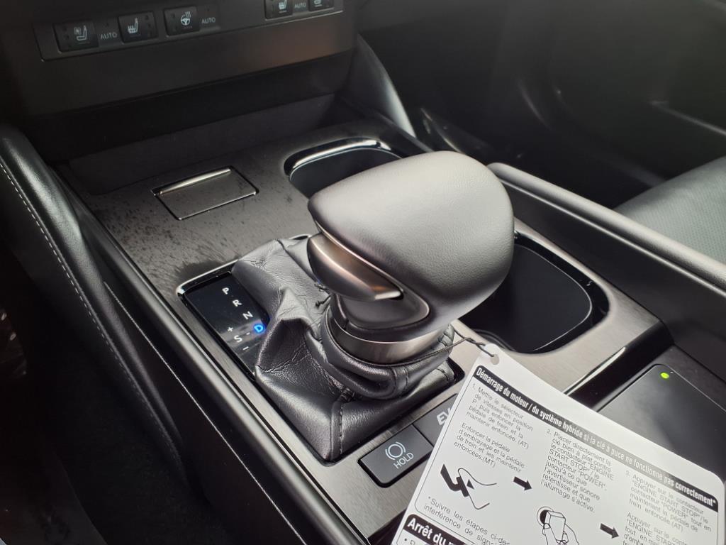 2025 Lexus ES 300h photo 17