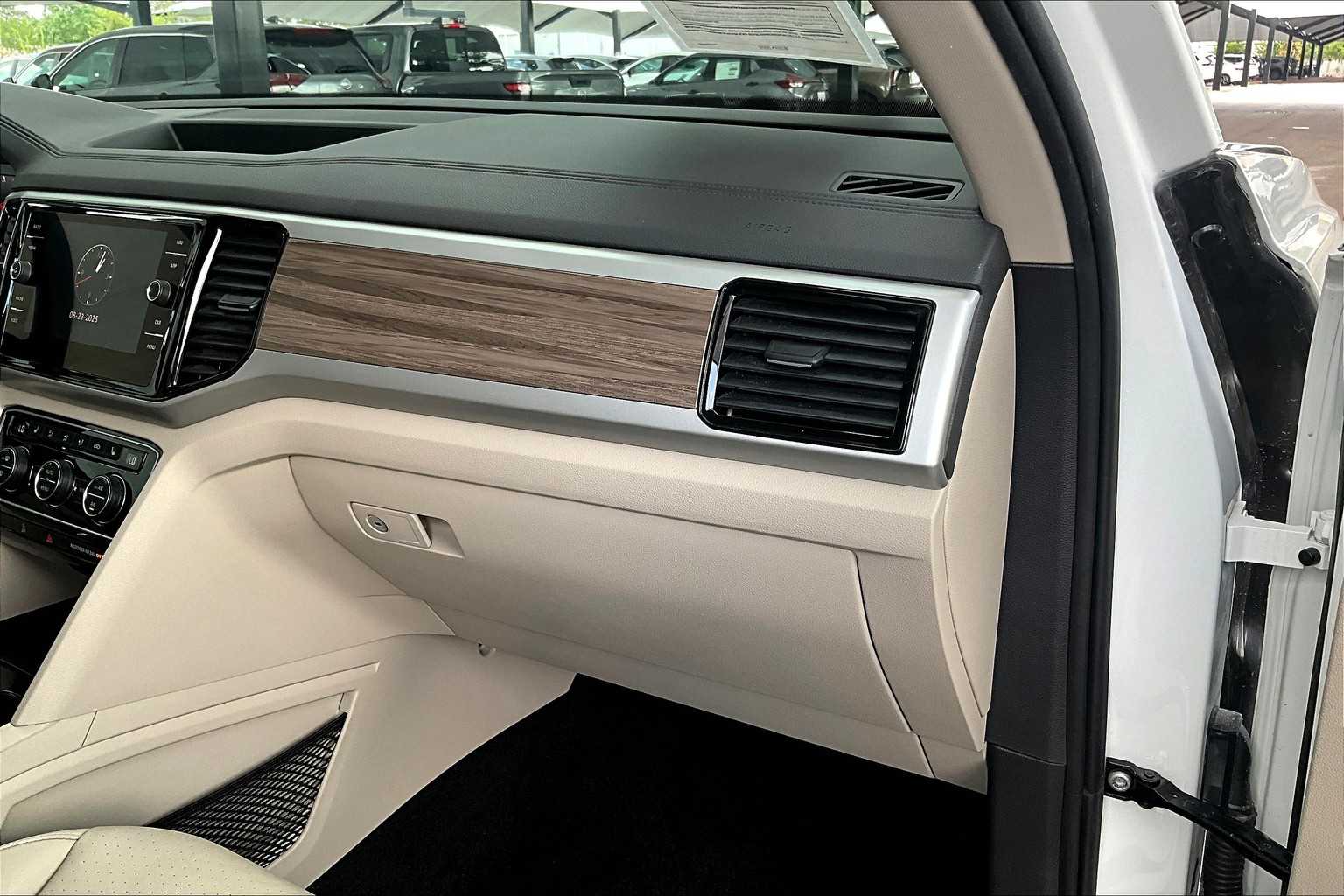 2021 Volkswagen Atlas SEL photo 17