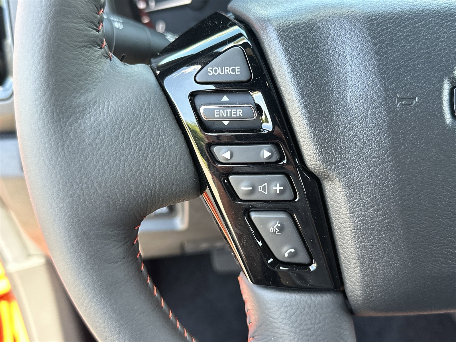 2025 Nissan Frontier PRO-4X photo 14