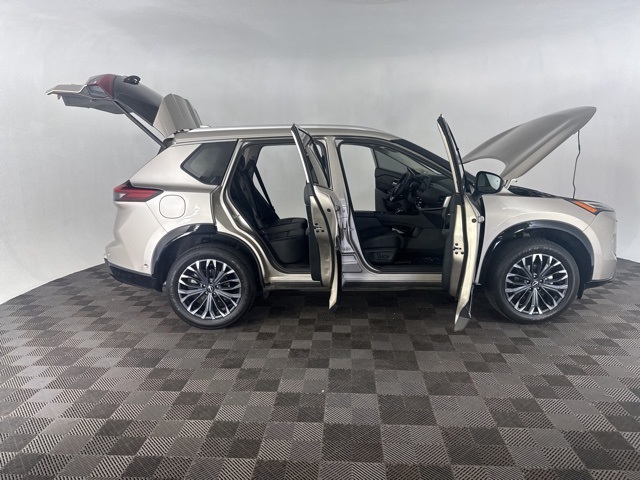 2024 Nissan Rogue Platinum photo 13