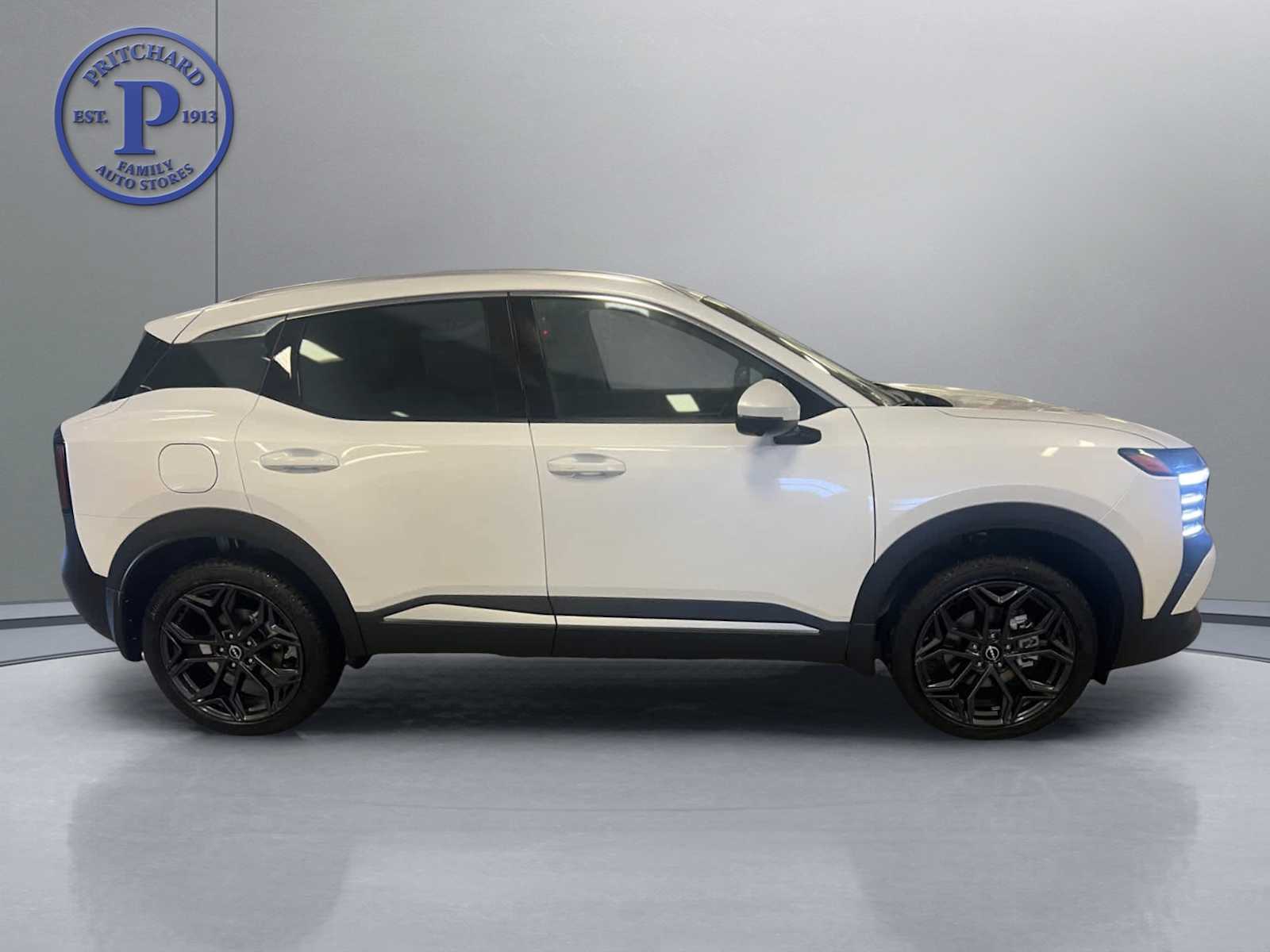 2025 Nissan Kicks SR photo 4