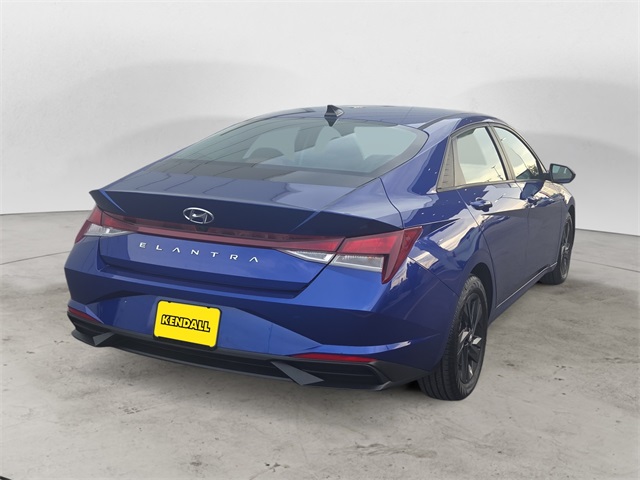2021 Hyundai Elantra SEL photo 5