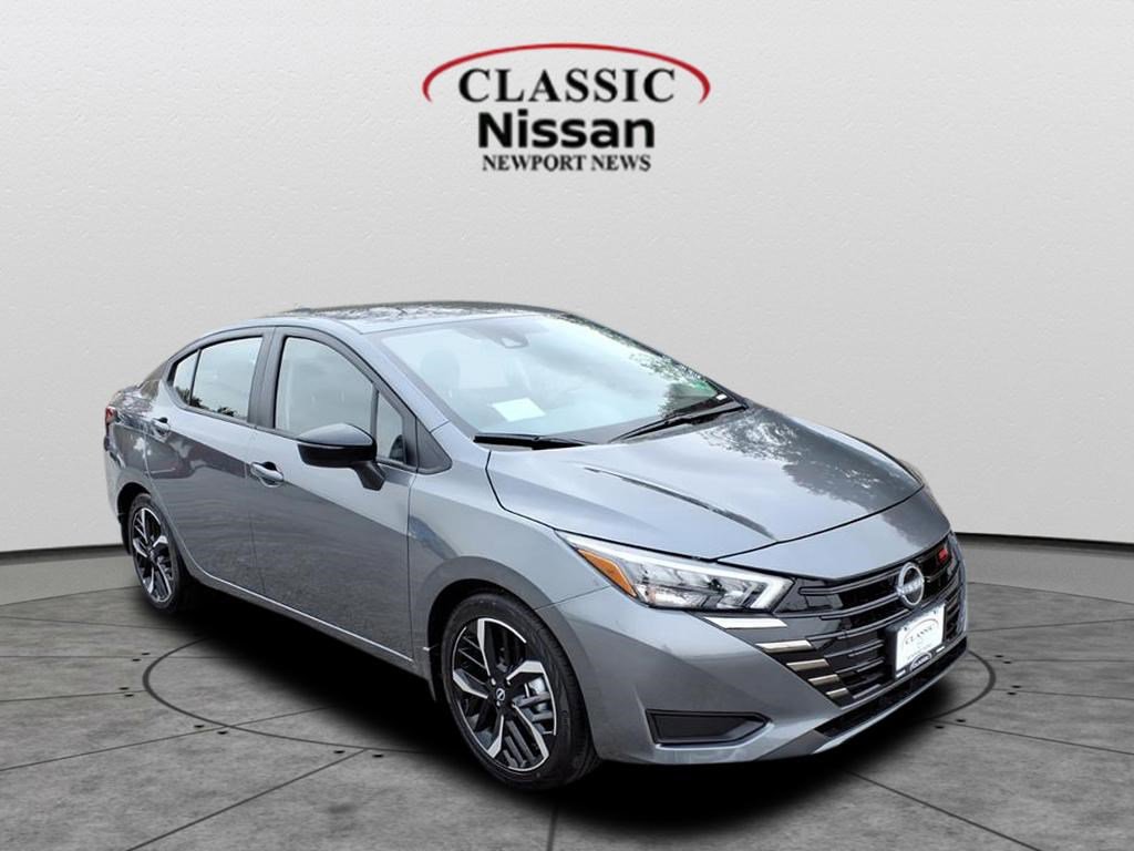 2025 Nissan Versa SR's photo