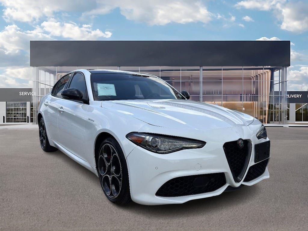 2023 Alfa Romeo Giulia Ti photo 3