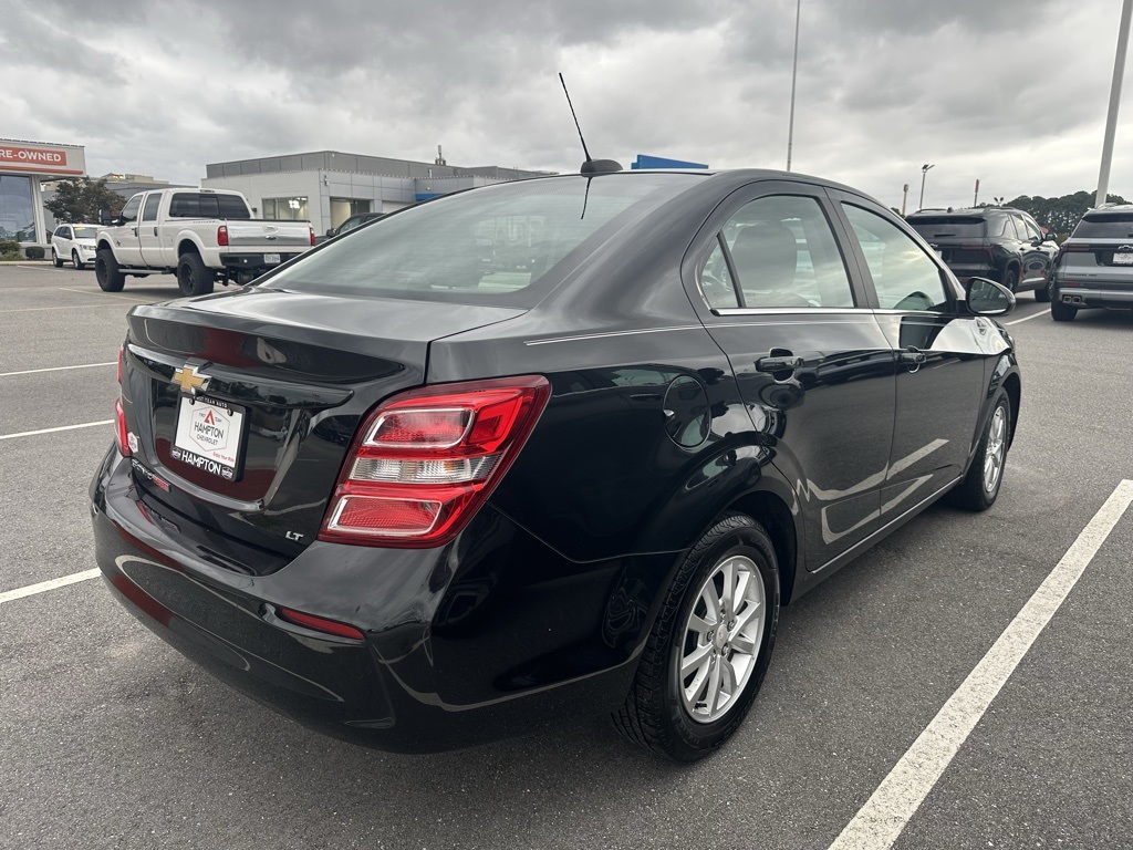 2018 Chevrolet Sonic LT photo 4