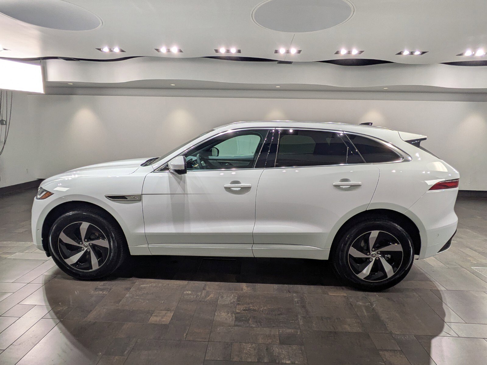 2026 Jaguar F-PACE P250 R-Dynamic S photo 3
