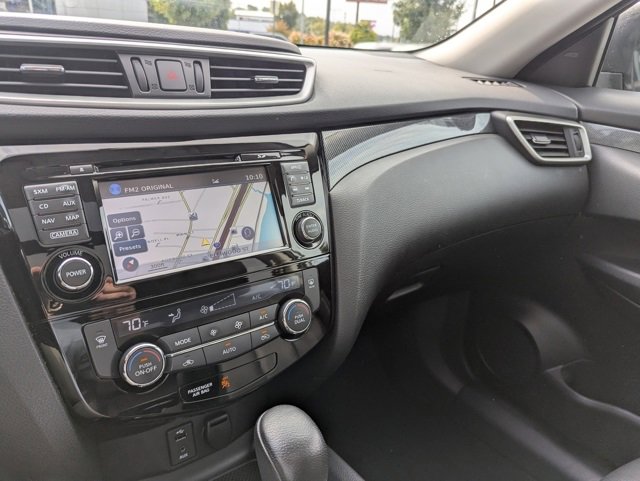 2016 Nissan Rogue SL photo 11