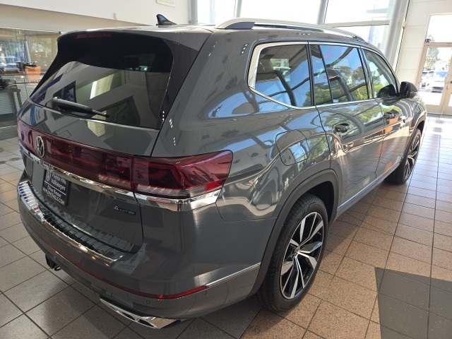 2025 Volkswagen Atlas SEL Premium R-Line photo 8