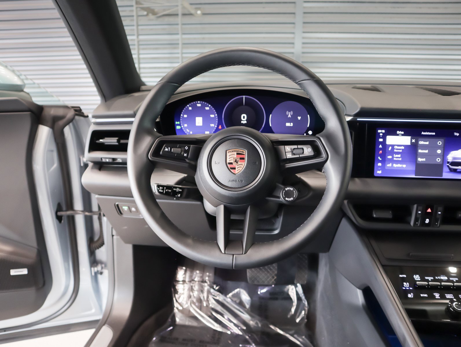 2025 Porsche Macan Electric 4 photo 15
