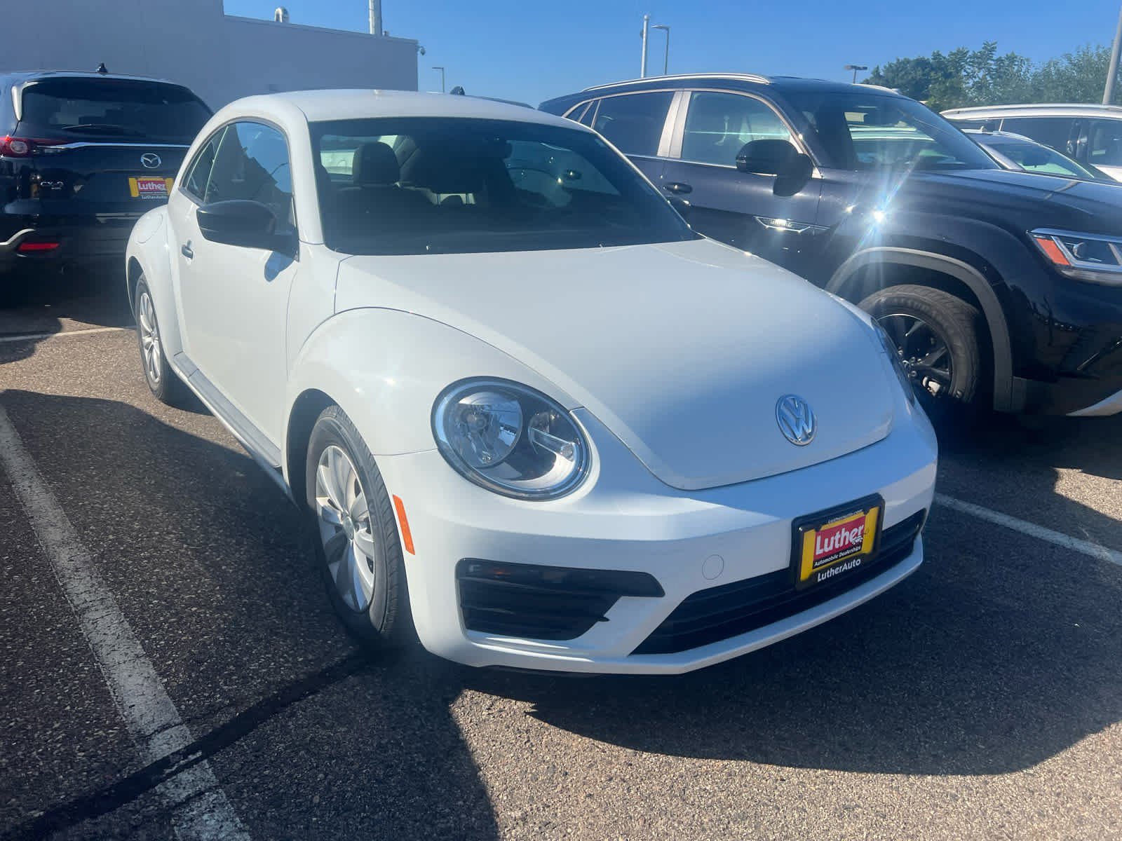 2017 Volkswagen Beetle 1.8T S photo 2