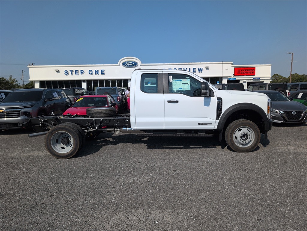 2026 Ford F-450 photo 3
