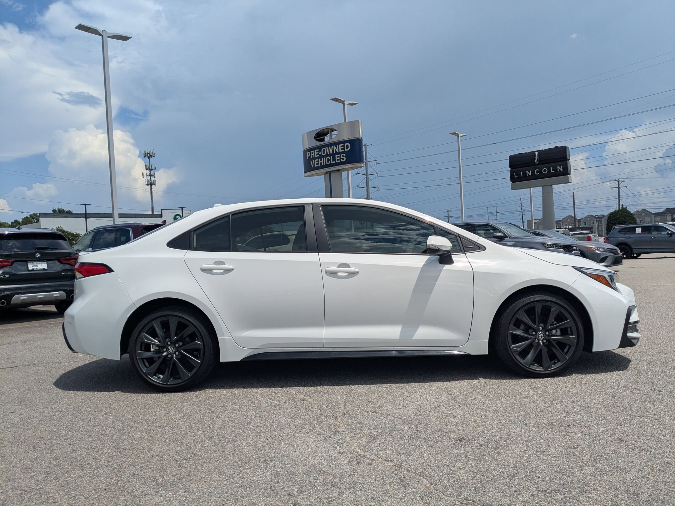 2024 Toyota Corolla SE photo 2