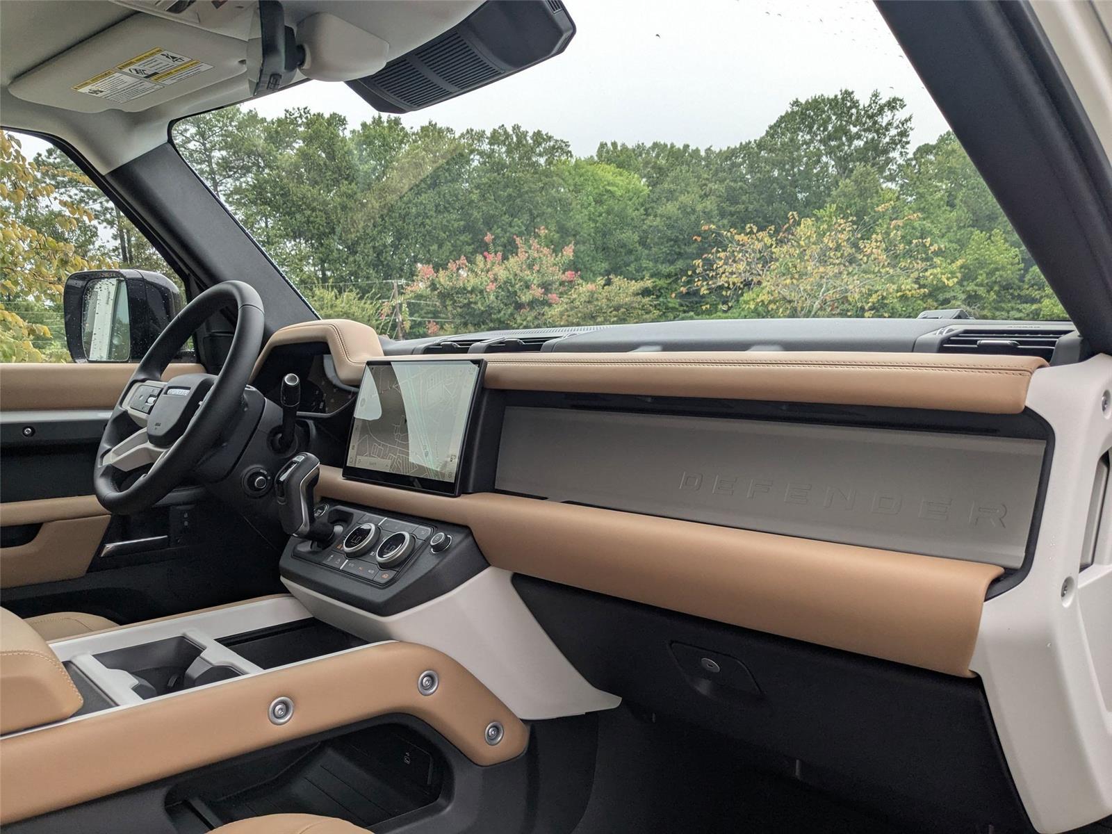 2025 Land Rover Defender 130 X-Dynamic SE photo 33
